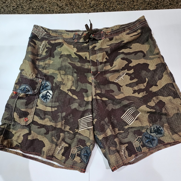 Joe Boxer Board Shorts Mens 42"×9.5" Army Camo Retro Surfing Beach Pool EUC - Picture 1 of 13